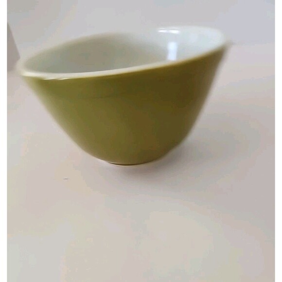 Vintage Pyrex Avocado Green, #401, 1 1/2 Pt. Mixing Bowl, MADE IN USA - Picture 2 of 7
